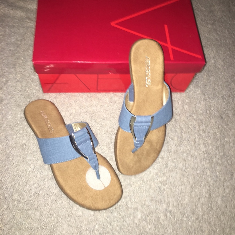 New with tags women’s Aerosoles sandals
